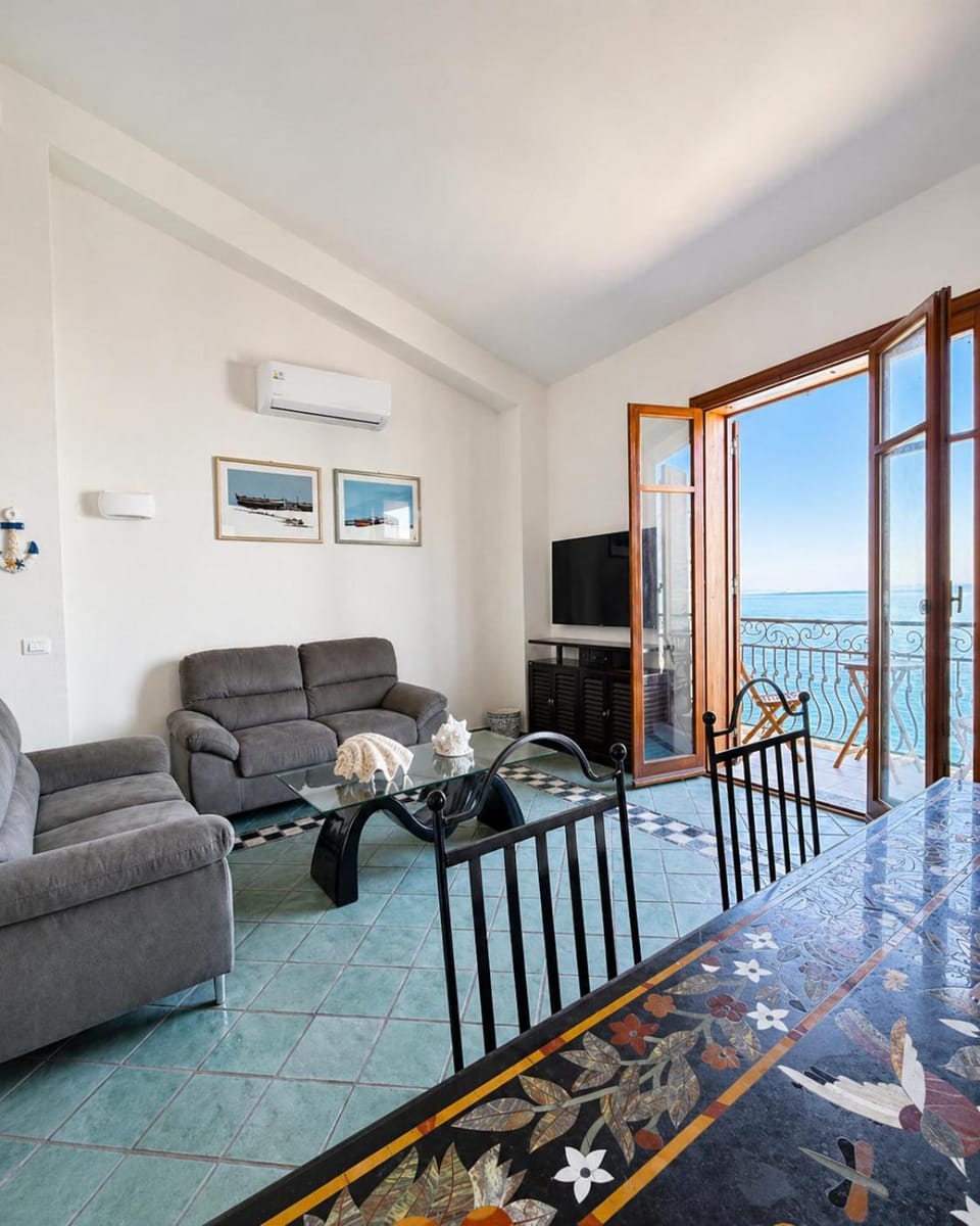Balcony/Terrace, Living room, Sea view