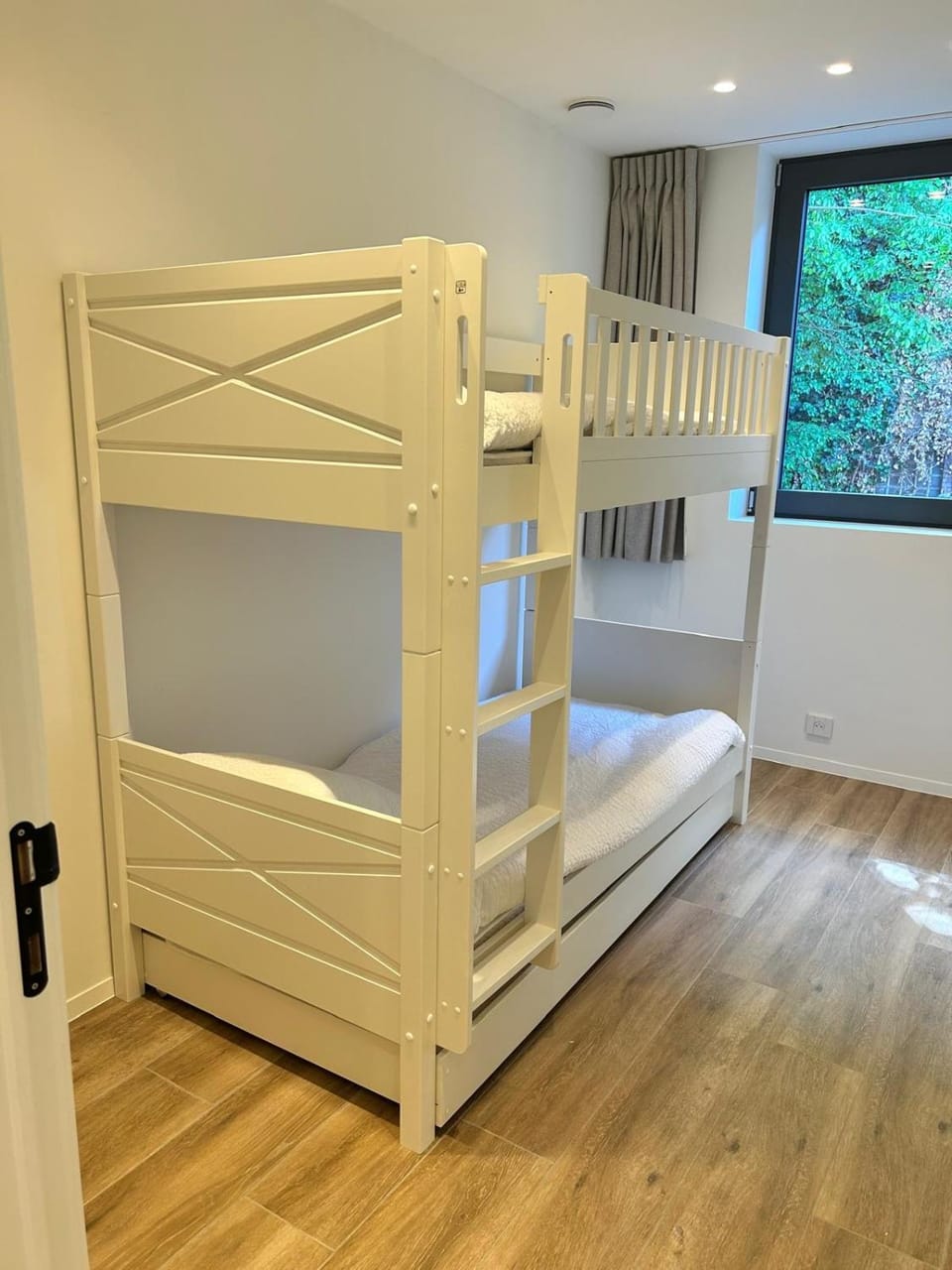Bedroom, bunk bed