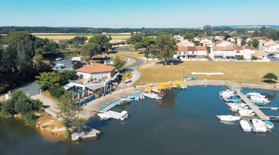 Chalet Au Petit Bonheur Piscine & Domaine calme Chalet in Occitanie