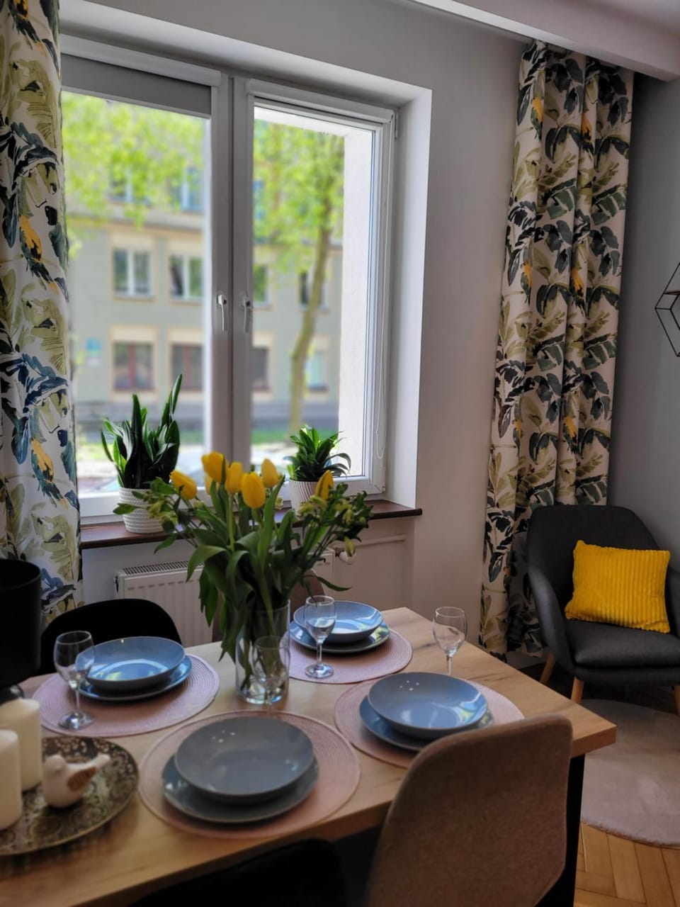View (from property/room), Living room, Dining area