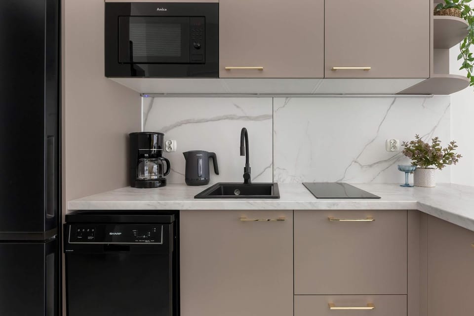 Coffee/tea facilities, Kitchen or kitchenette, oven, pet friendly, stove