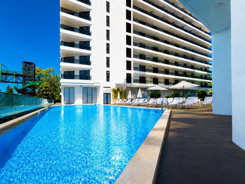 Property building, Summer, Swimming pool, Location, sunbed