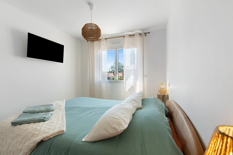 Living room, Bedroom