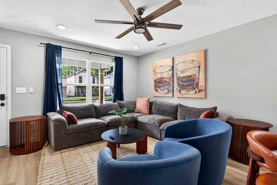 Stylish Louisville 3BR Sleeps 14 w Game Tables House in Jeffersonville