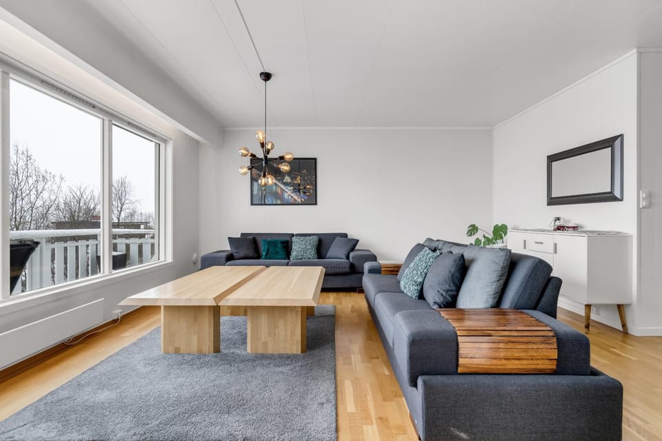 The Arctic View - City & Fjord Views with FREE Parking Apartment in Tromso