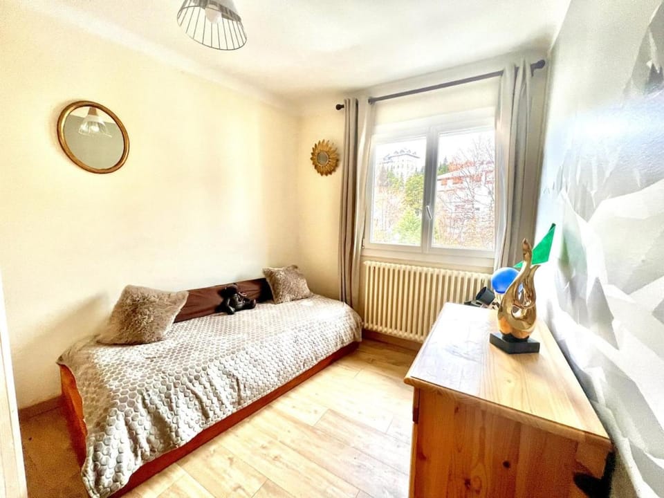 T3 Hycenter terrace with view, parking, Sauna Apartment in Bolquère