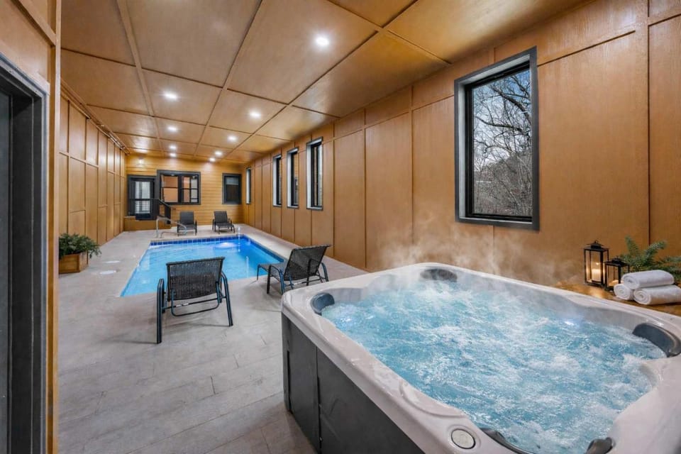 *NEW* Sleeps 22 5BR Luxury Chateau Indoor Pool House in Gatlinburg