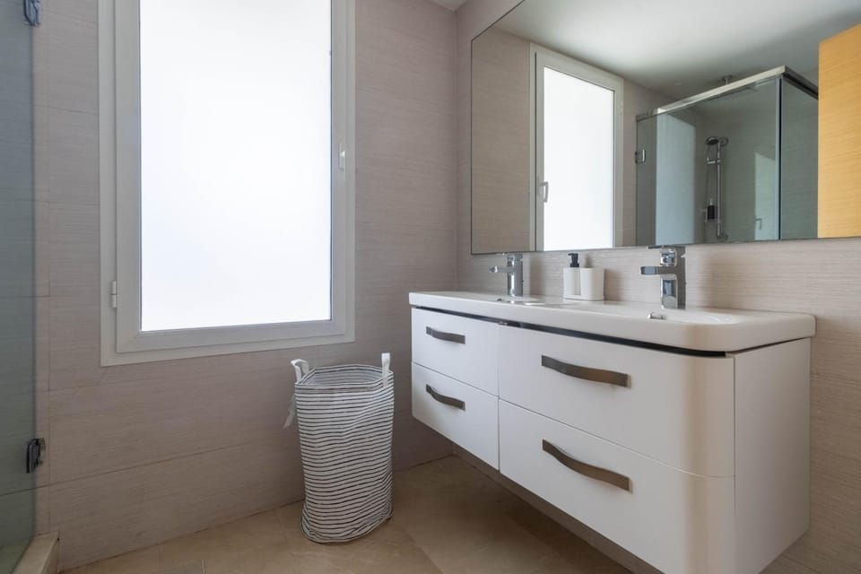 Appartement Luxe 2 Chambres À CFC Emplacement Premium Apartment in Casablanca