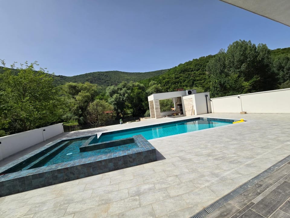 Mountain view, Pool view, Swimming pool
