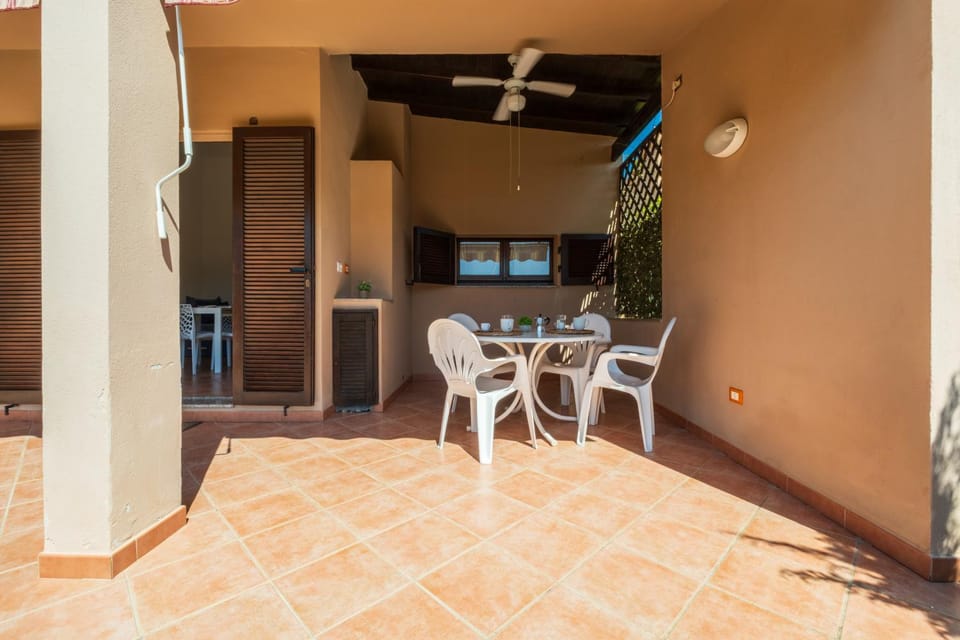 1 minuto a piedi dalla spiaggia, Veranda e Parcheggio privato Apartment in Costa Rei