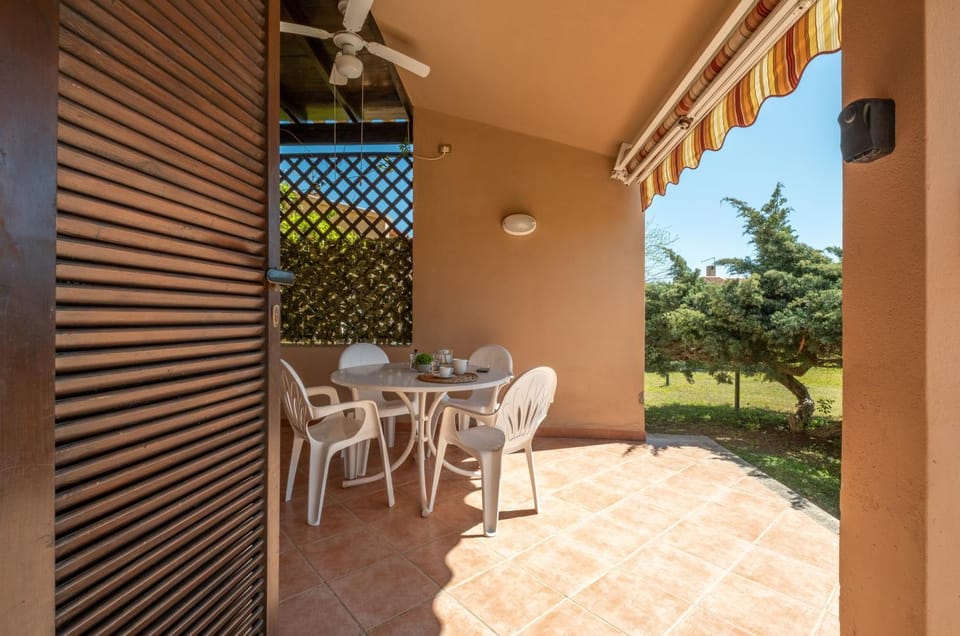 1 minuto a piedi dalla spiaggia, Veranda e Parcheggio privato Apartment in Costa Rei