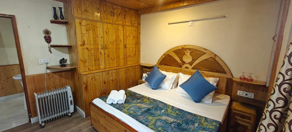Himtal Stays 3BHK Jungle View Retreat, Manali Apartment in Manali