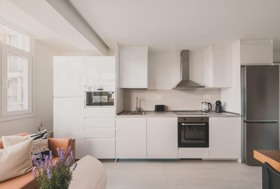 Coffee/tea facilities, Kitchen or kitchenette, dishwasher, oven, stove, toaster