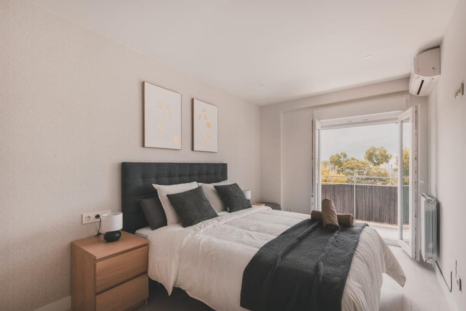 Bed, Photo of the whole room, Bedroom, air conditioner