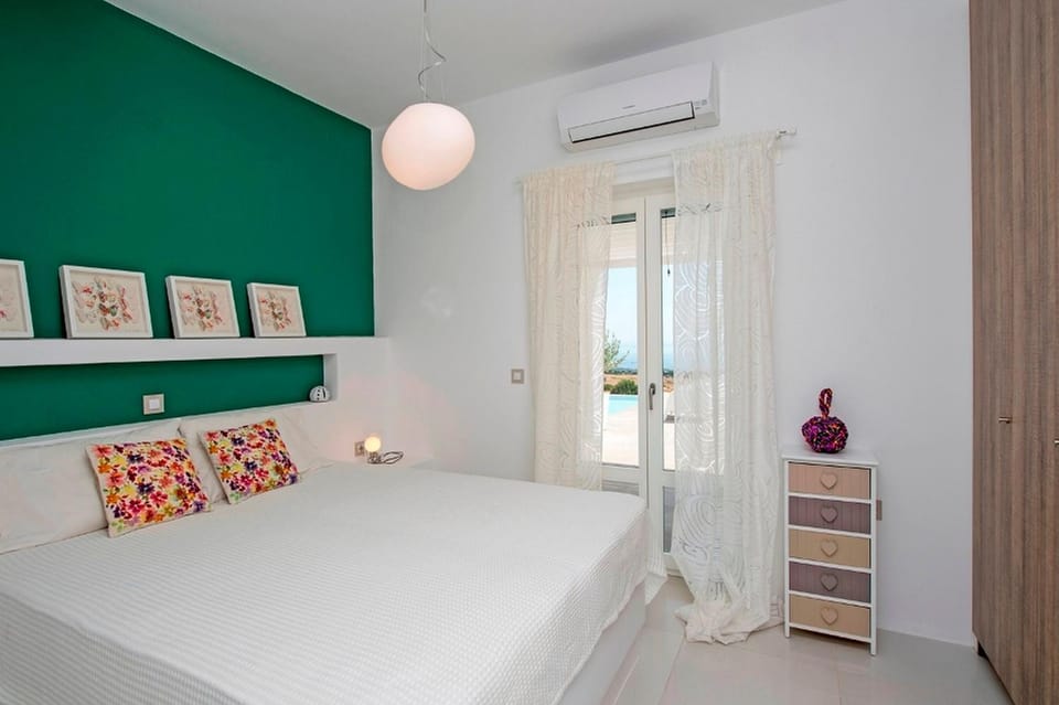 villa zakintos Villa in Paros, Greece