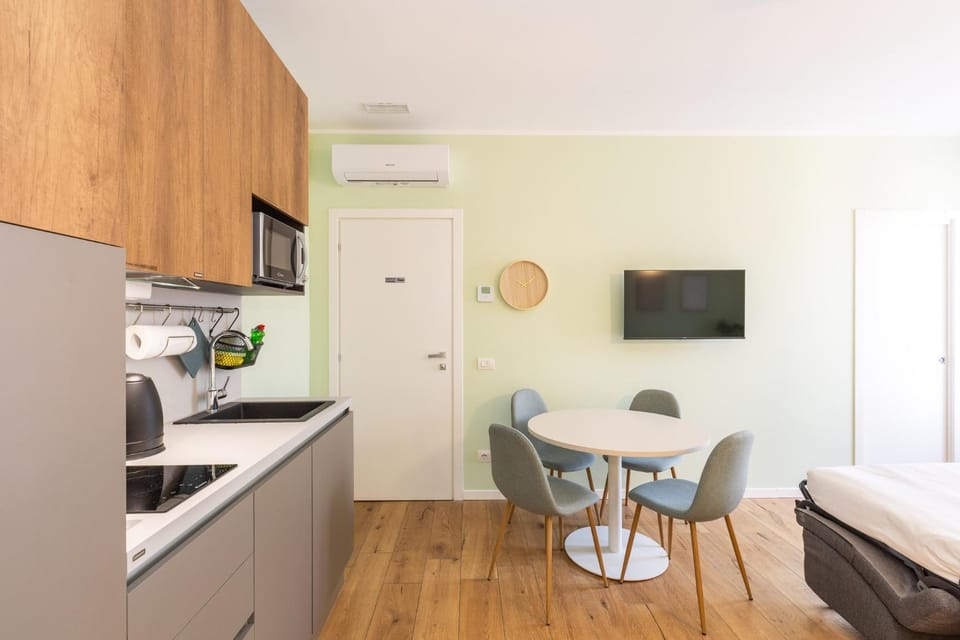 TV and multimedia, Kitchen or kitchenette, Seating area, Dining area