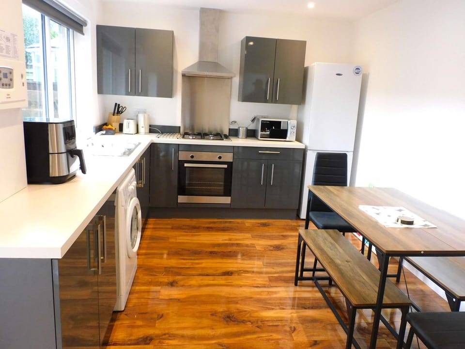 NEW - Large Fully Renovated House in East Kilbride House in East Kilbride