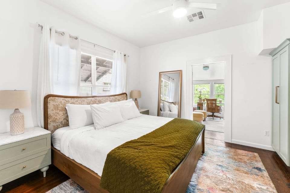 Designer 4BR Near Downtown Austin House in Austin