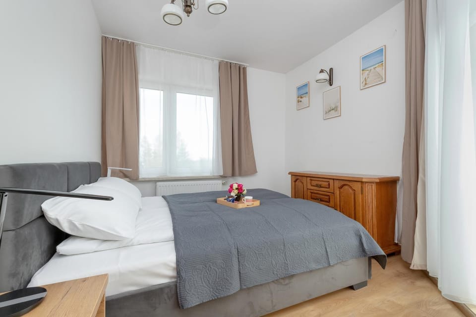 Bed, Living room, Photo of the whole room, Seating area, Bedroom