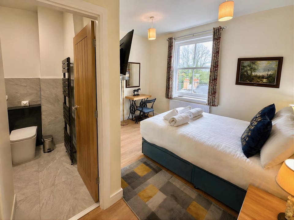 Bathroom, TV and multimedia, Photo of the whole room, Bedroom, towels
