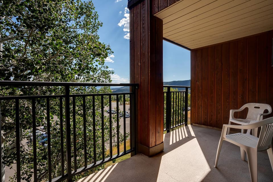 Day, Natural landscape, Balcony/Terrace, Seating area