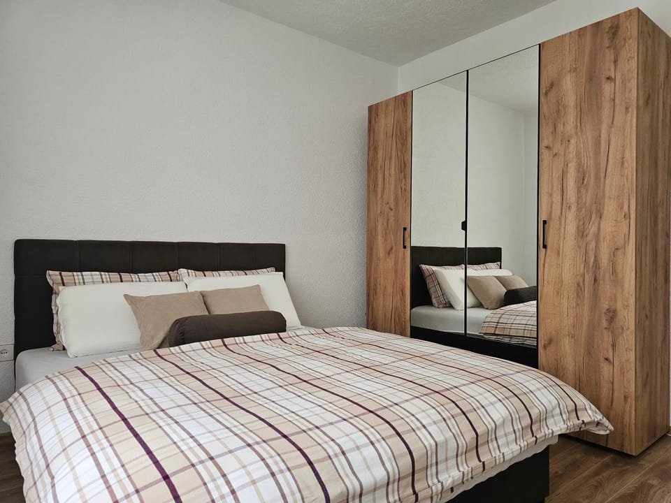 Bed, Photo of the whole room, Bedroom, wardrobe