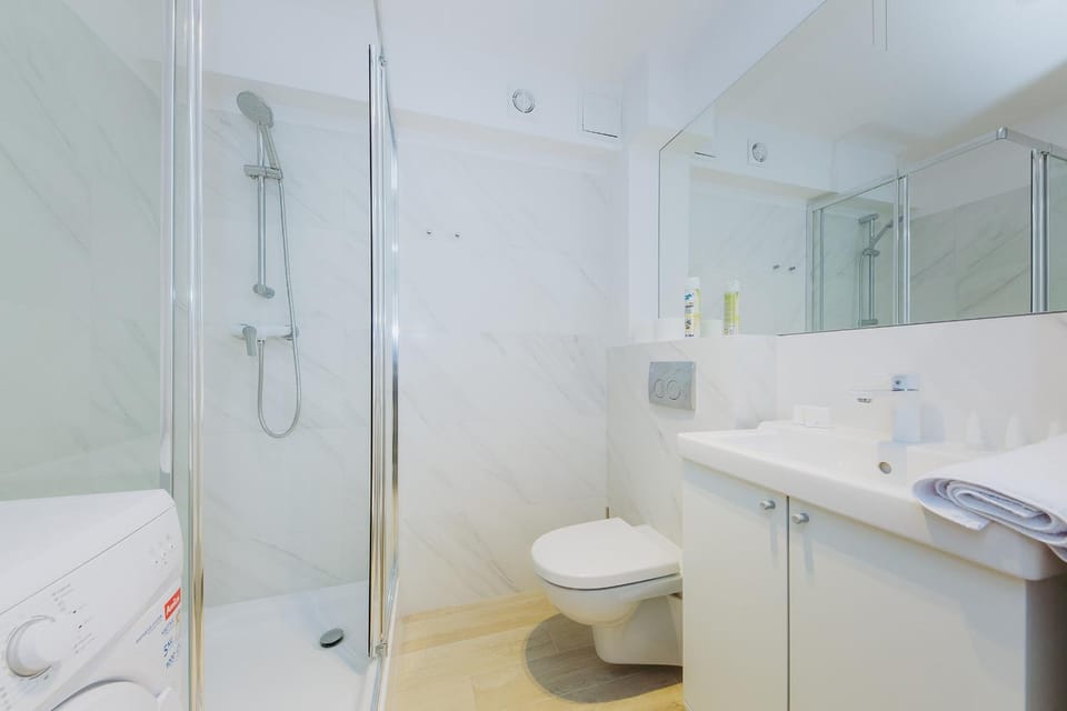 Shower, Toilet, Bathroom, washing machine