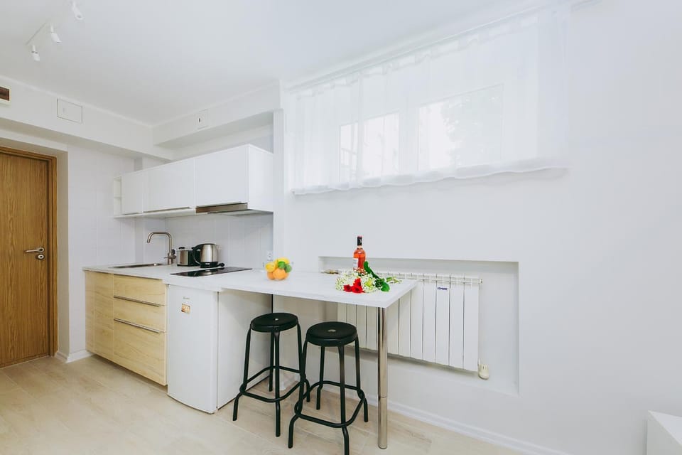 Kitchen or kitchenette, Dining area, oven, stove