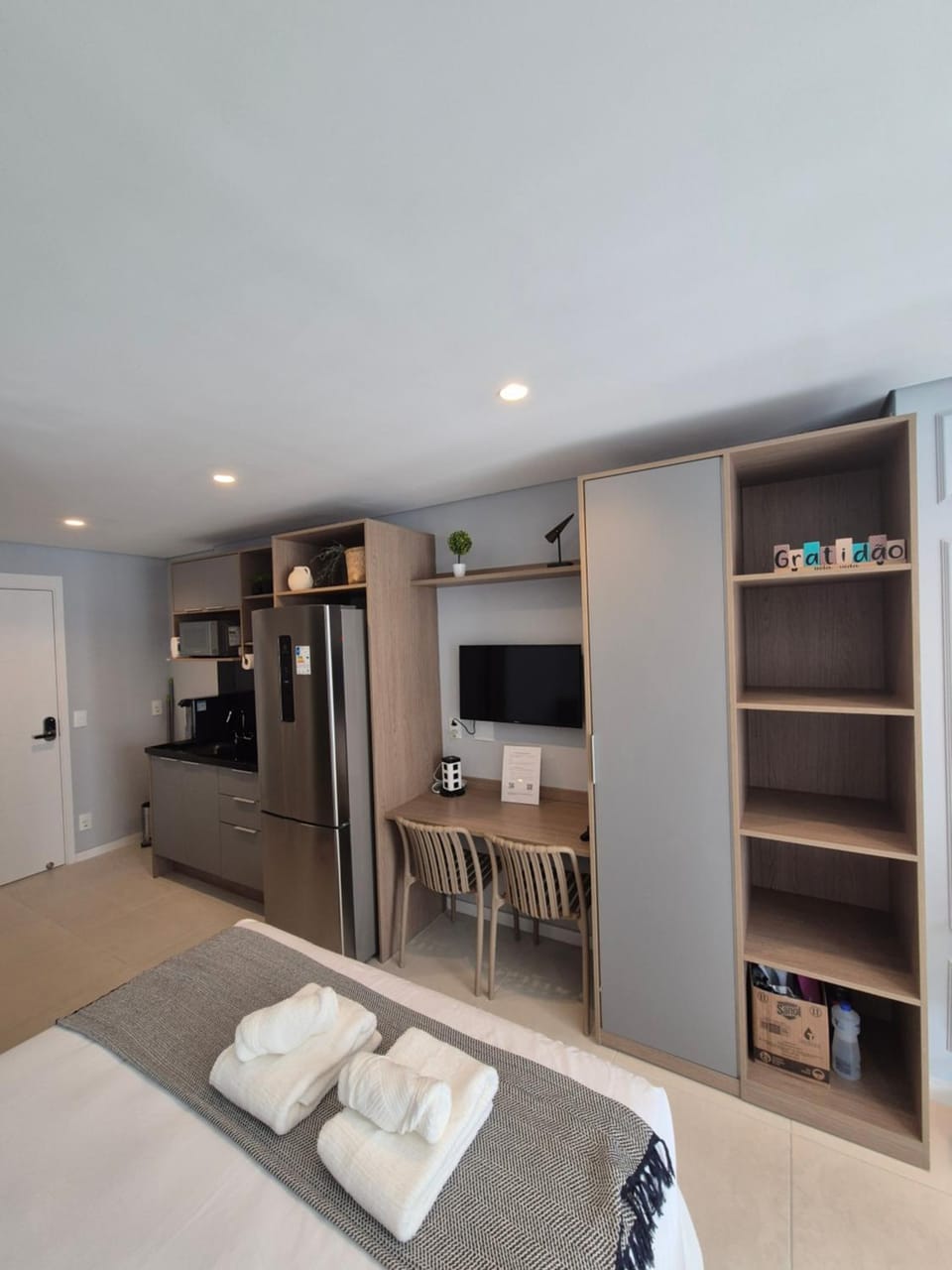 Bed, TV and multimedia, Kitchen or kitchenette, Photo of the whole room, towels, wardrobe