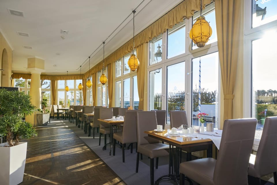 Restaurant/places to eat, Restaurant/places to eat