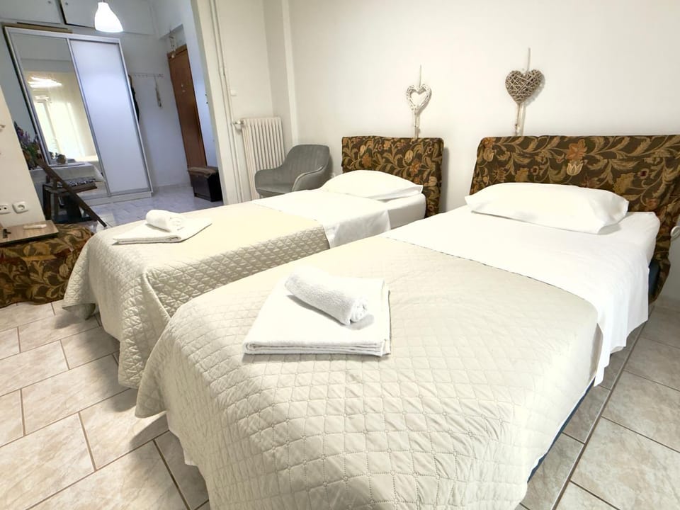 Quiet 5m to Metro Netflix New Inv AC Full Kit Apartment in Athens
