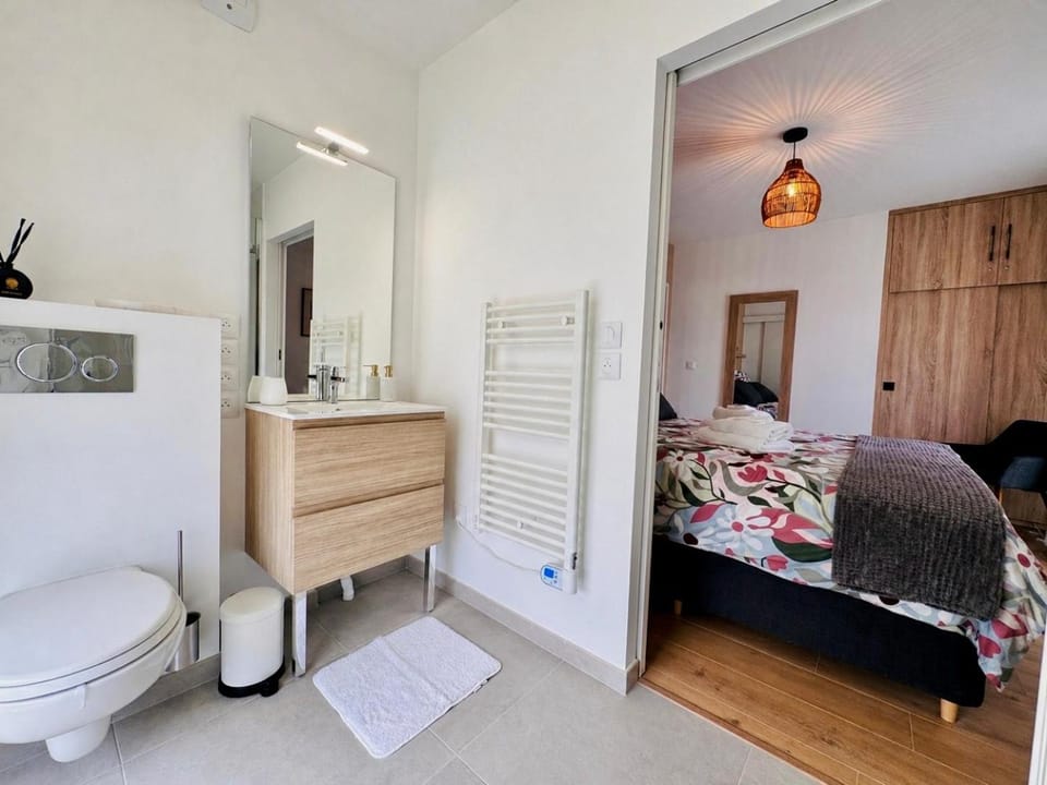 Toilet, Bed, Bathroom