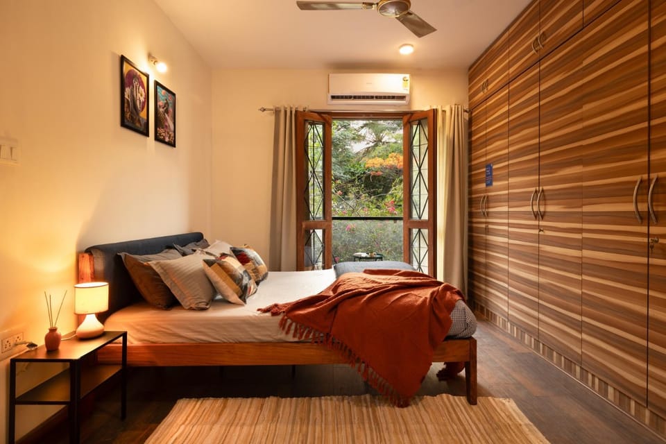 Bed, Photo of the whole room, air conditioner