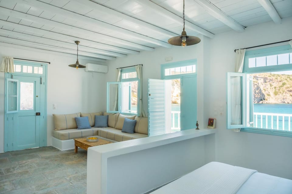 Thavma Kalosyni House in Milos