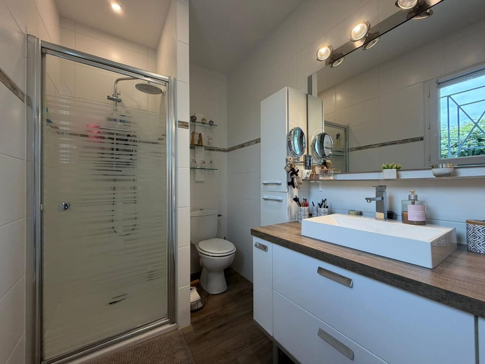 Shower, towels