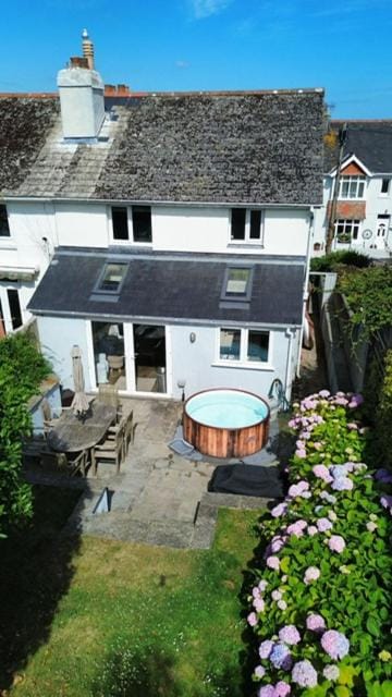 Property building, Hot Tub