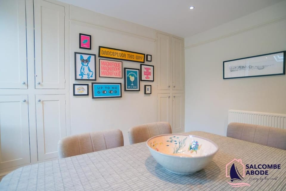 Contemporary Coastal Chic - 3 Bed with Garden House in Salcombe