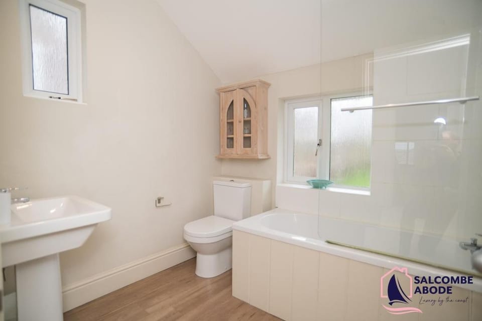 Contemporary Coastal Chic - 3 Bed with Garden House in Salcombe