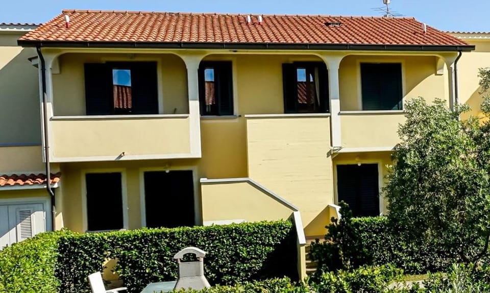 Property building, Day, Garden