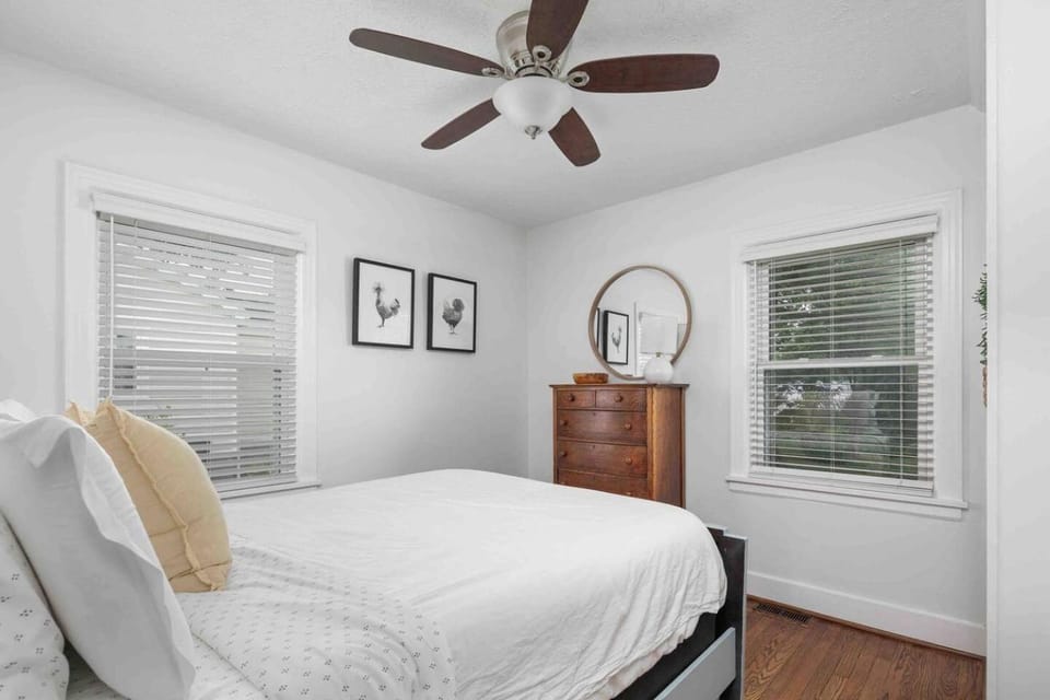 Parkview Cottage | Walkable to Food, Shops, Pool House in Lexington
