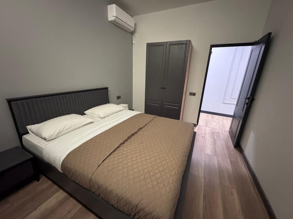 Bed, Bedroom, air conditioner