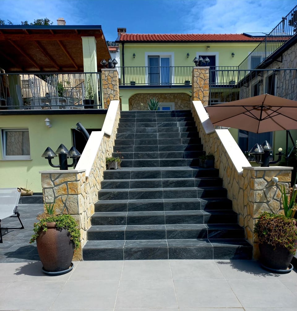 Inner courtyard view