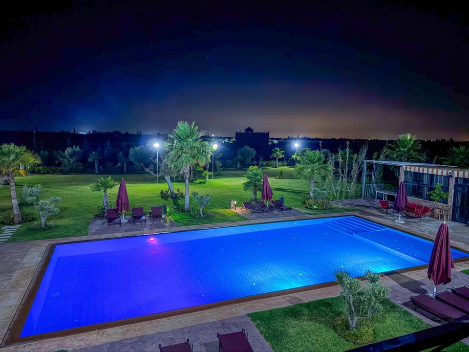 Night, Garden, Garden view, Pool view, Swimming pool, sunbed