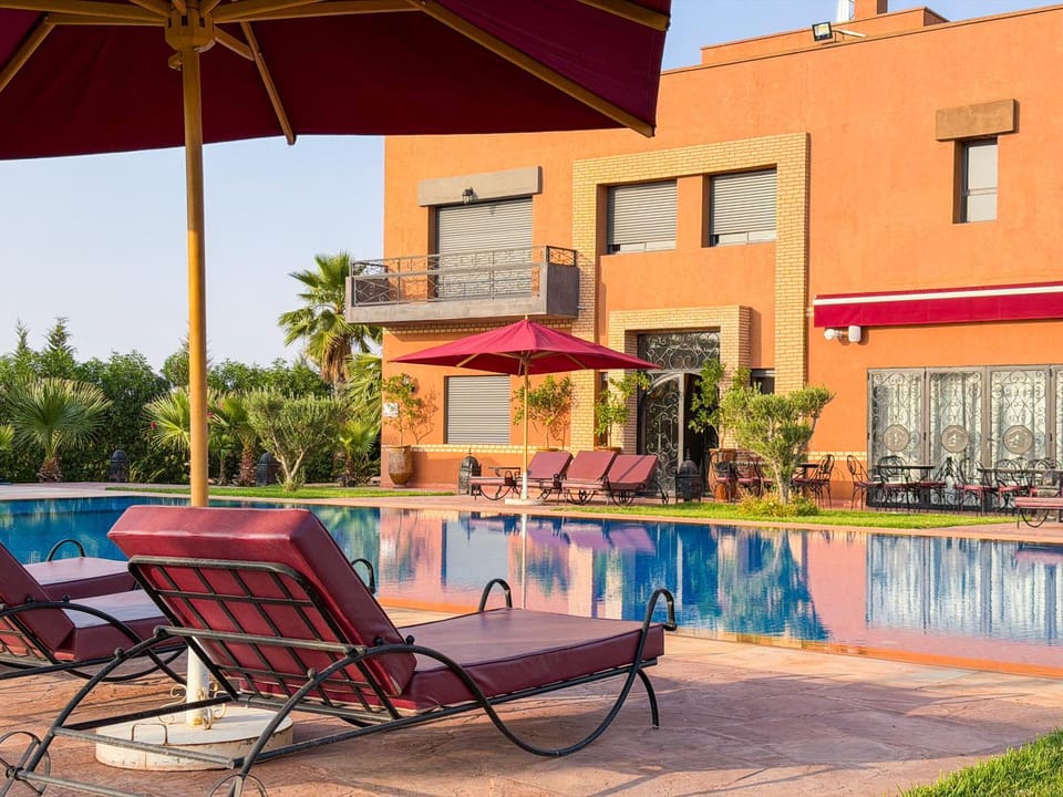 Garden, Swimming pool, sunbed