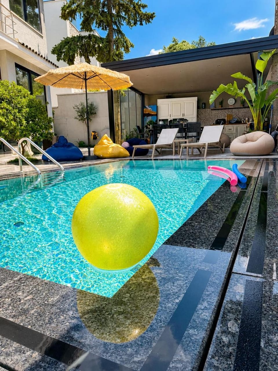 Joan villa Luxury Apt with Private Pool & Gym Apartment in Tirana