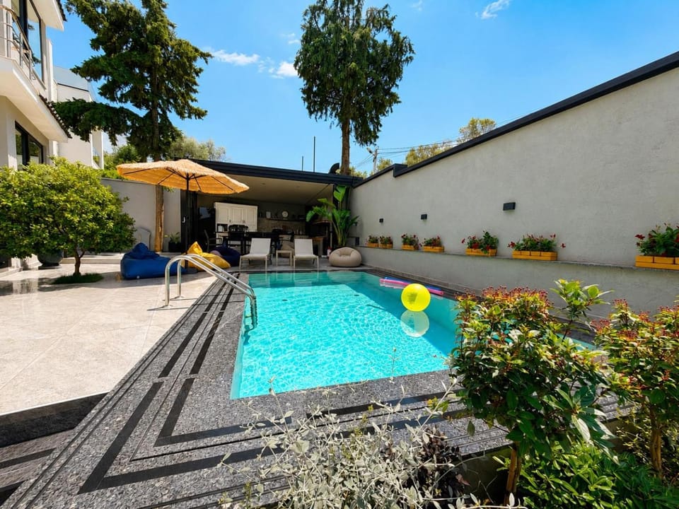 Joan villa Luxury Apt with Private Pool & Gym Apartment in Tirana