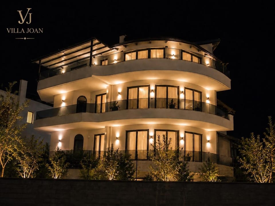 Joan villa Luxury Apt with Private Pool & Gym Apartment in Tirana