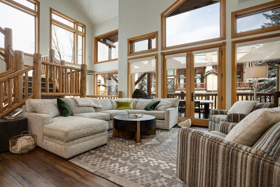 Day, Winter, View (from property/room), Living room, Seating area, Mountain view, furniture
