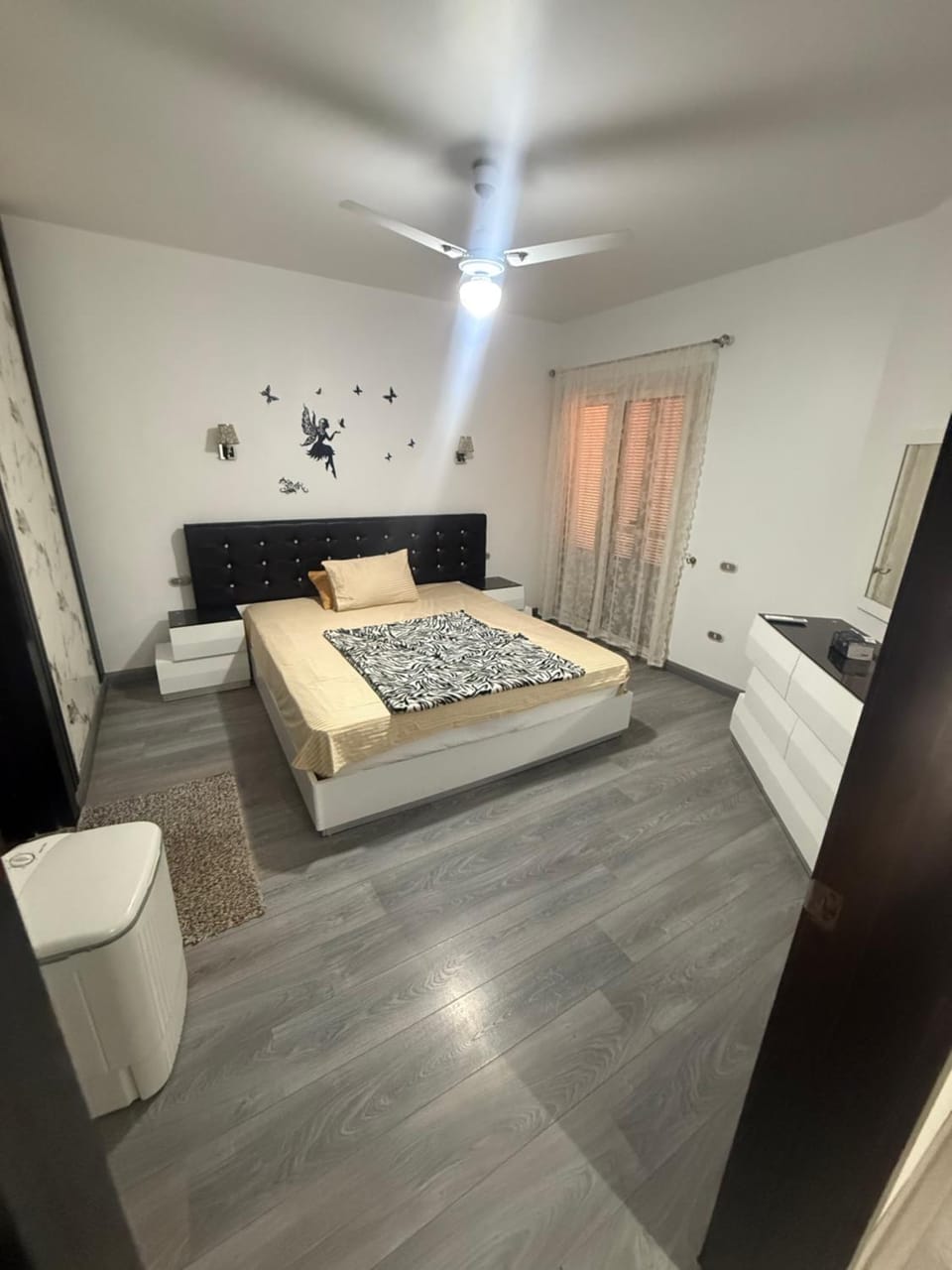 Bed, Living room, Photo of the whole room, Bedroom