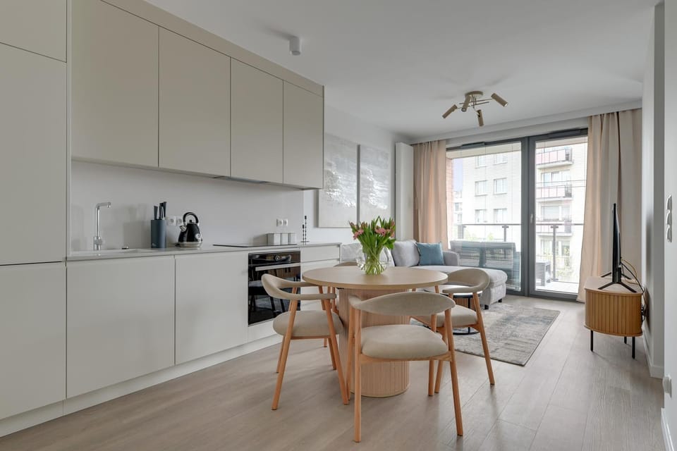 Coffee/tea facilities, Kitchen or kitchenette, Living room, Seating area, Dining area, stove